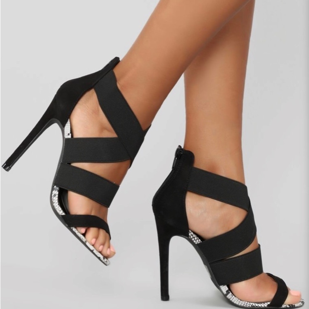 FashionNova black/white snake stiletto- like new